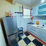 Peace & Central Stay Near Beach - High-Speed Wifi, Free Parking