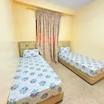 Peace & Central Stay Near Beach - High-Speed Wifi, Free Parking