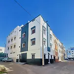 Peace & Central Stay Near Beach - High-Speed Wifi, Free Parking