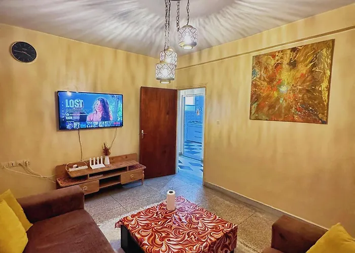 Peace & Central Stay Near Beach - High-Speed Wifi, Free Parking