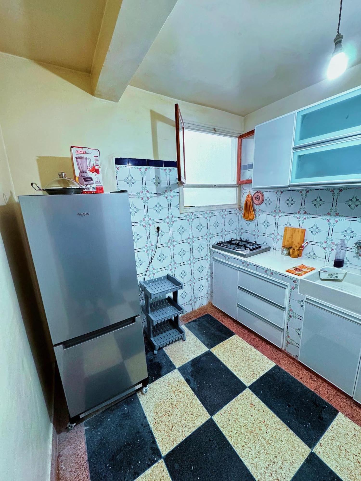 Apartment Peace & Near - High-speed Wifi, Free Parking